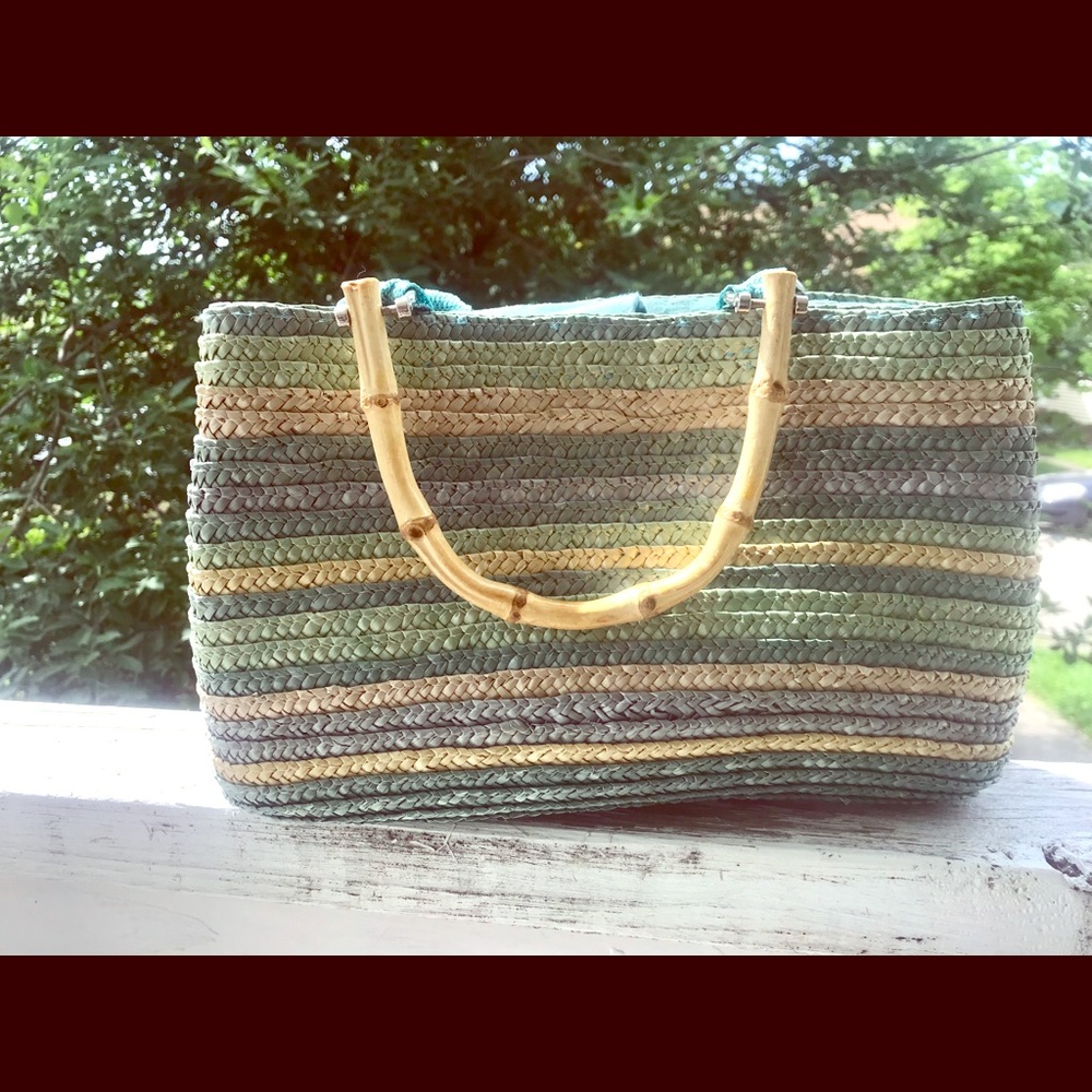 woven straw bag w/ chic bamboo handles (vintage)